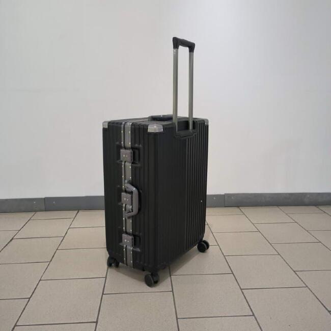 Чемодан Mironpan композит алюминиевый каркас 28"  (32408-3)