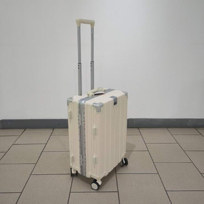 Чемодан Mironpan композит алюминиевый каркас 22"  (32416-3)