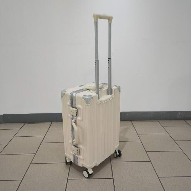 Чемодан Mironpan композит алюминиевый каркас 22"  (32416-3)